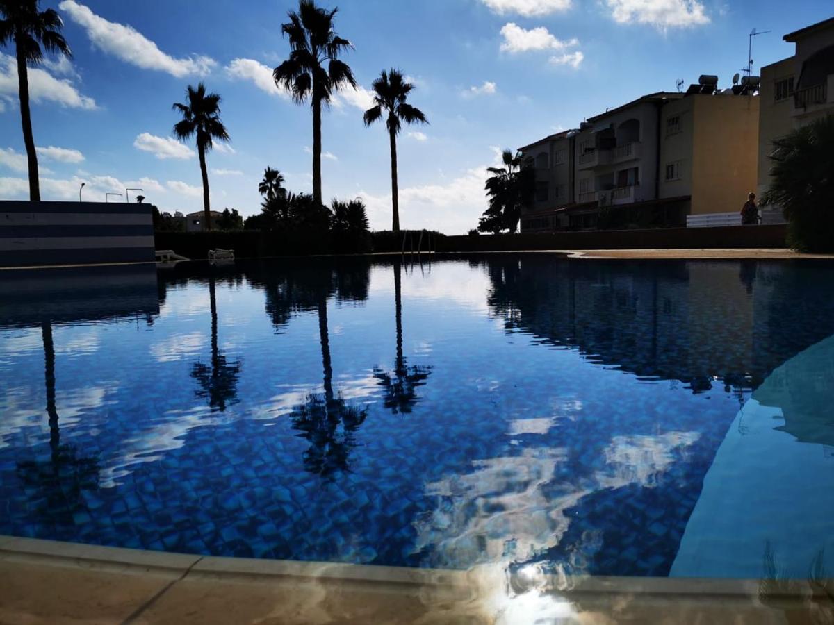 Escape And Relax Cozy In Pafos! דירה מנדריה